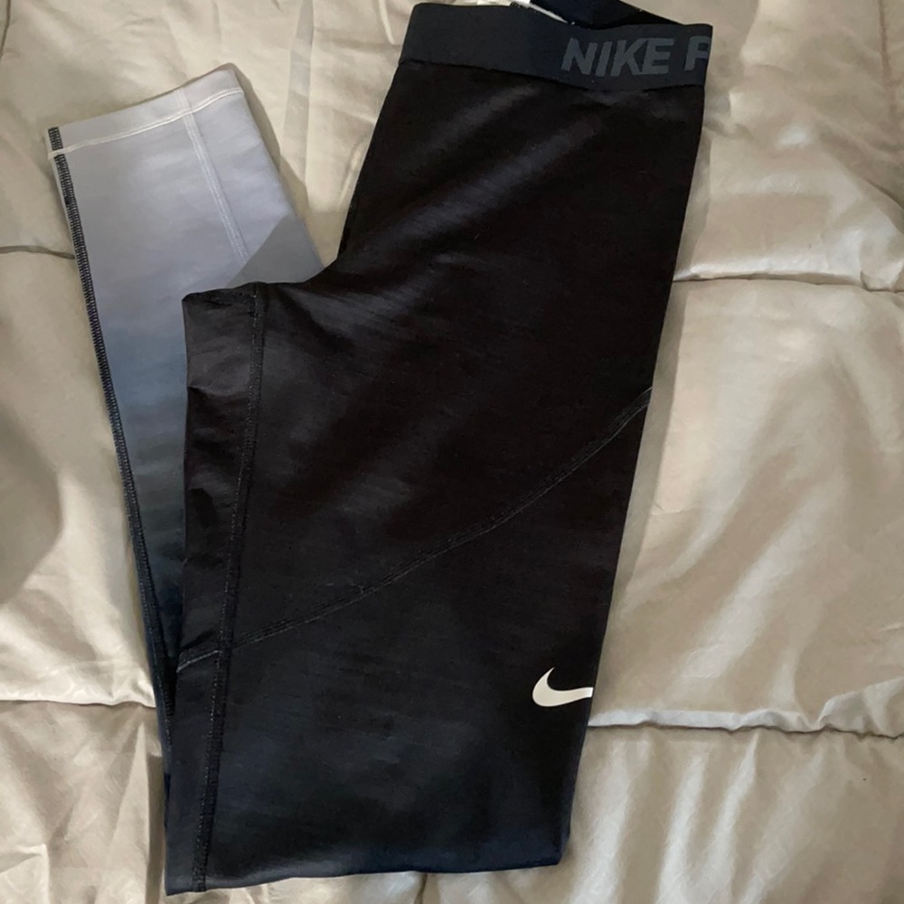 Nike Pro Leggings (medium)